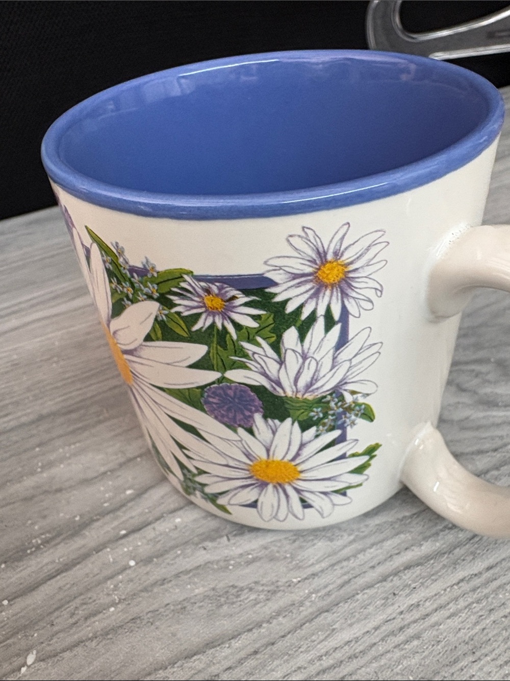 Ceramic Daisy Floral Mug with Blue Interior - Picture 5 of 6